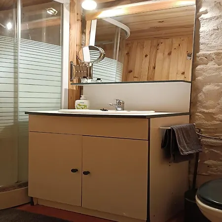 度假居 In Near Chateau Rocher Teilhet (Puy-de-Dome)