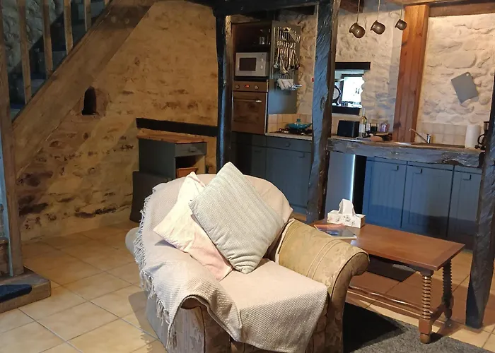 別荘 In Near Chateau Rocher