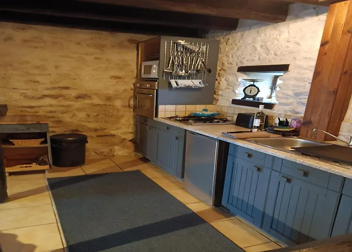 別荘 In Near Chateau Rocher