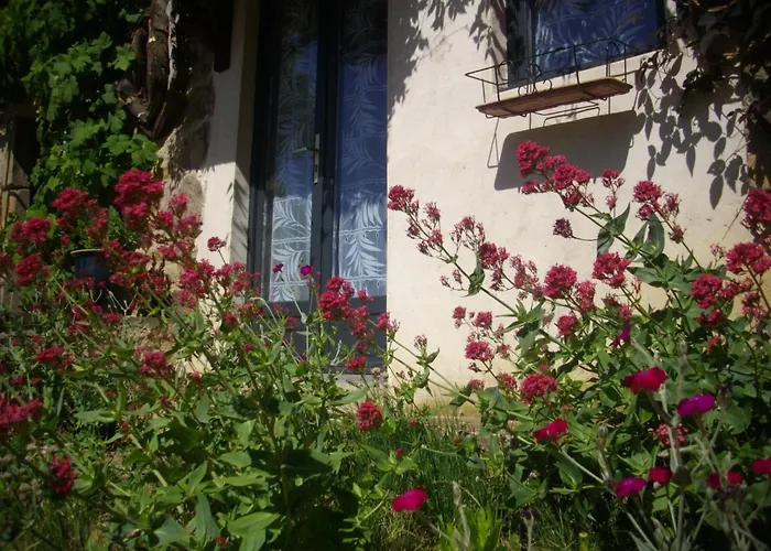 別荘 In Near Chateau Rocher