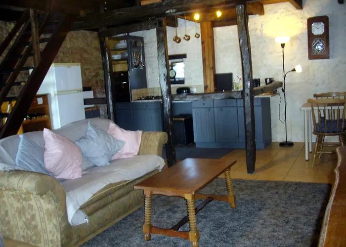 別荘 In Near Chateau Rocher